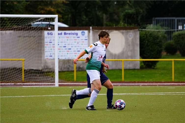 Tobias Höper (weiße Hose) hatte mit einem Doppelpack innerhalb von zwei Minuten das Spiel endgültig entschieden.Foto: privat