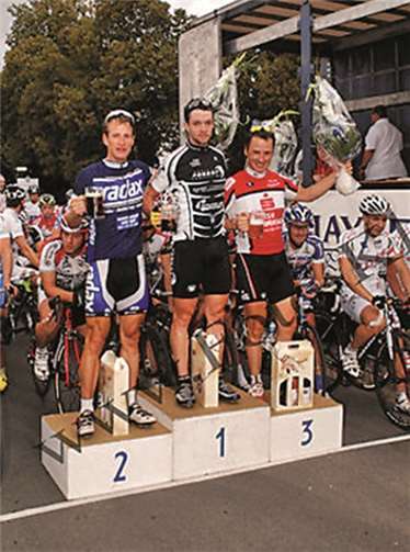 Tobias Kelter wird Dritter und fährt beim Tradition-Rennen aufs Treppchen. RSV Sturmvogel