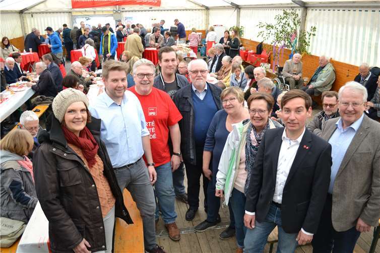 Tobias Leuning (2.v.l.) und Sebastian Hartmann (2.v.r.) mit Vertretern der SPD aus dem linksrheinischen Rhein-Sieg-Kreis. privat