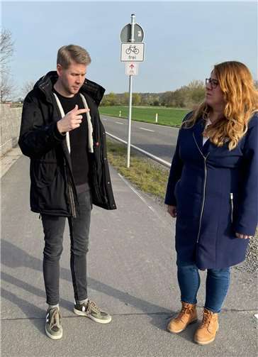 Tobias Leuning und Anna Peters an der betreffenden Stelle. Foto: privat