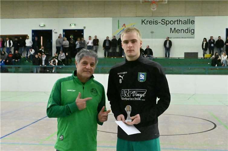 Tobias Loosen (rechts) von der SG 2000 Mülheim-Kärlich wurde mit acht Treffern Torschützenkönig.