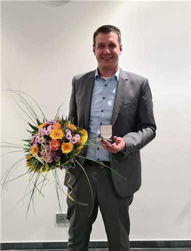 Tobias Pötzsch (Bündnis 90/DIE GRÜNEN) nach seiner Wahl zum zweiten stellvertretenden Bürgermeister der Stadt Meckenheim. Foto: BÜNDNIS 90/DIE GRÜNEN Meckenheim