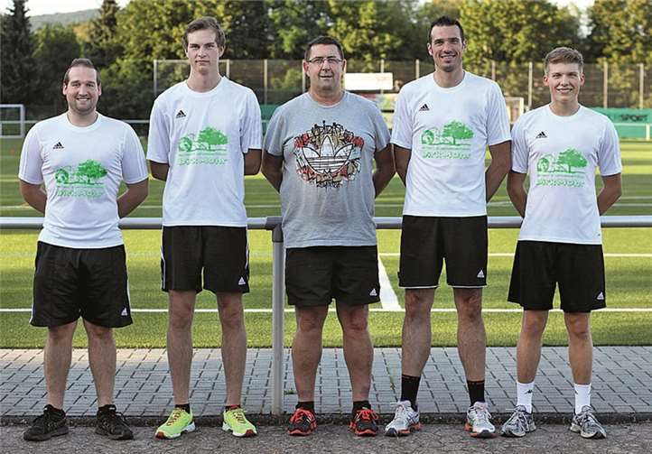 Tobias Ternes, Leo Schneider, Trainer Hermann-Josef Häring, Peter Schlauss und Florian Löcher. Es fehlt: Adrian Steinebach. Christian Weiß