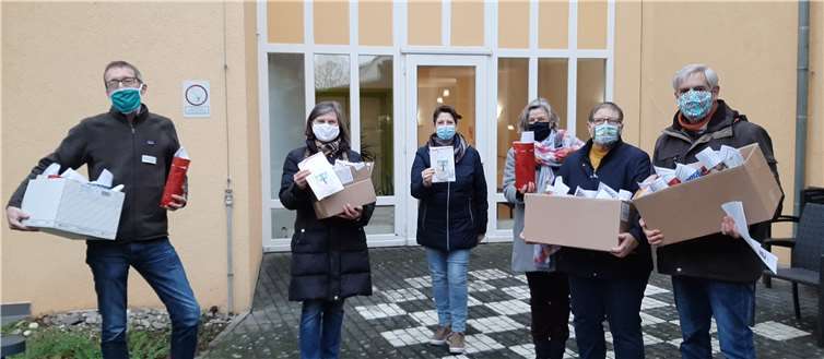 Tobias Wolframm, Einrichtungsleiter; Elisabeth Reuter, evang. Pfarrerin; Maria Thielen, Leitung sozialer Dienst; Sabine Gilles, kath. Gemeindereferentin; Ehepaar Schäfer, kath. Seniorenkreis. Foto: privat
