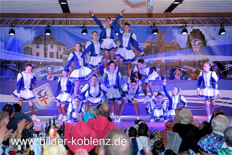 Tolle Akrobatik der Blau-Weißen.