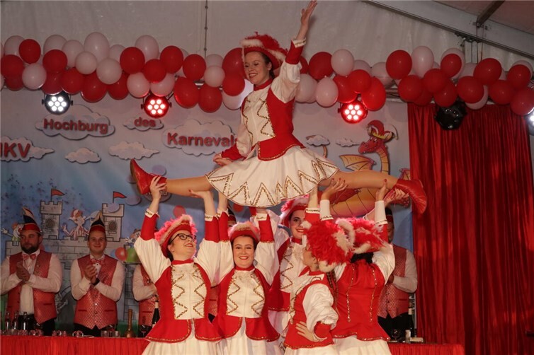 Tolle Akrobatik mit den großen Funken.