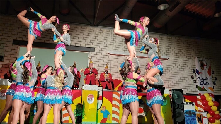 Tolle Akrobatik mit der Showtanzgruppe.