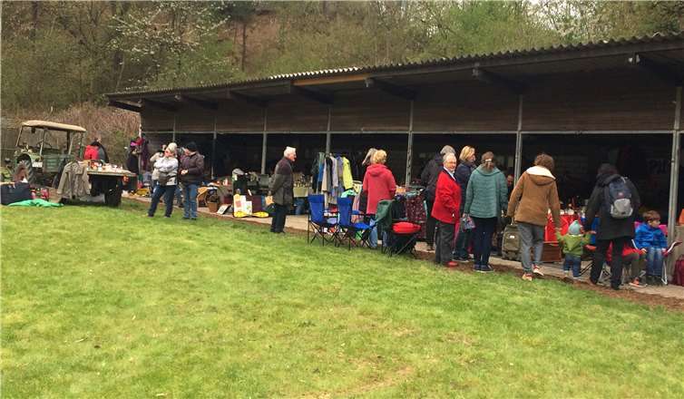 Tolle Angebote fanden sich auf dem Flohmarkt. Foto: privat