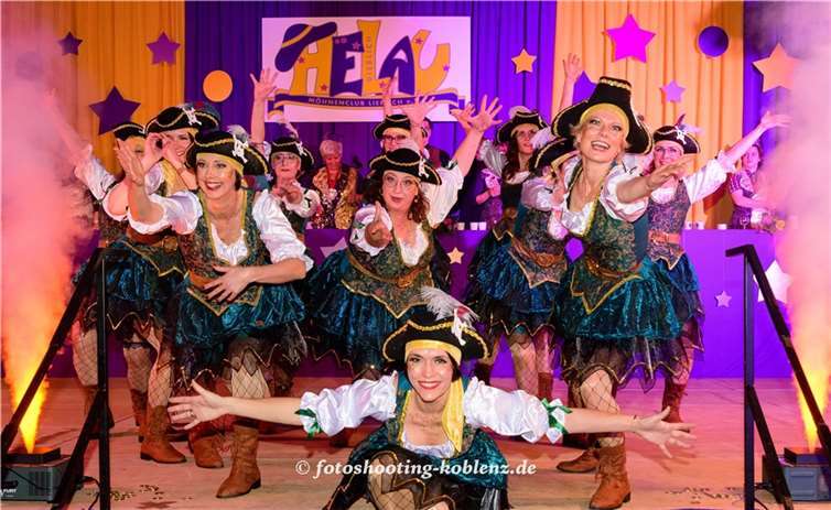 Tolle Kostüme undspannende Tänze wurden auf der Bühne gezeigt