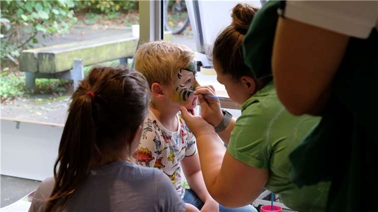 Tolle Motive wurden auf die Gesichter der Jüngsten gezaubert.