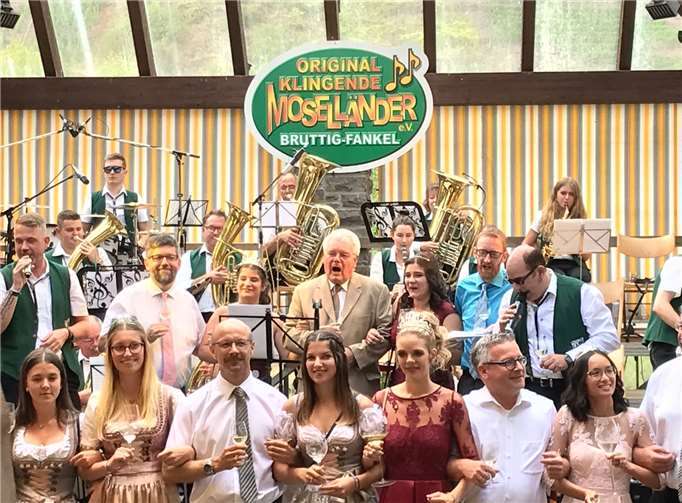 Tolle Musik der Moselländer lud zum Schunkeln und Mitsingen ein.privat