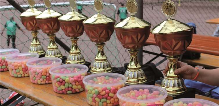 Tolle Pokale für tolle Leistungen gab es für die F-Kids.