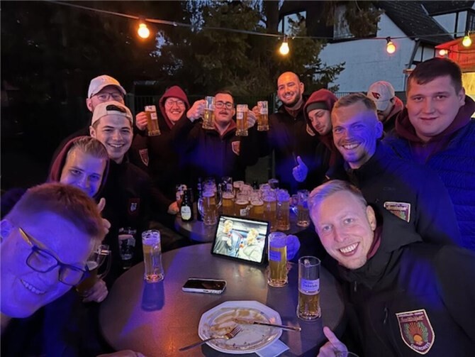 Trotz Wetterkapriolen wieder eine starke Leistung der Dorfgemeinschaft Tolle Stimmung auf dem Herbstmarkt mit Landbier.