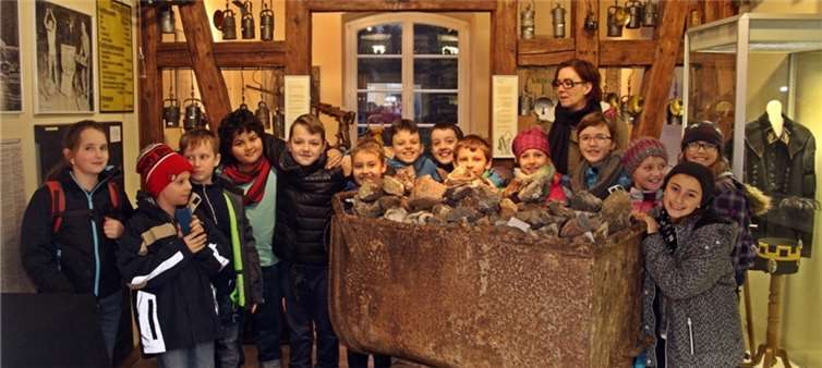 Tolle Stimmung bei der „Frühschicht“ im Bergbaumuseum – die vierte Klasse der Grundschule Fachbach.
