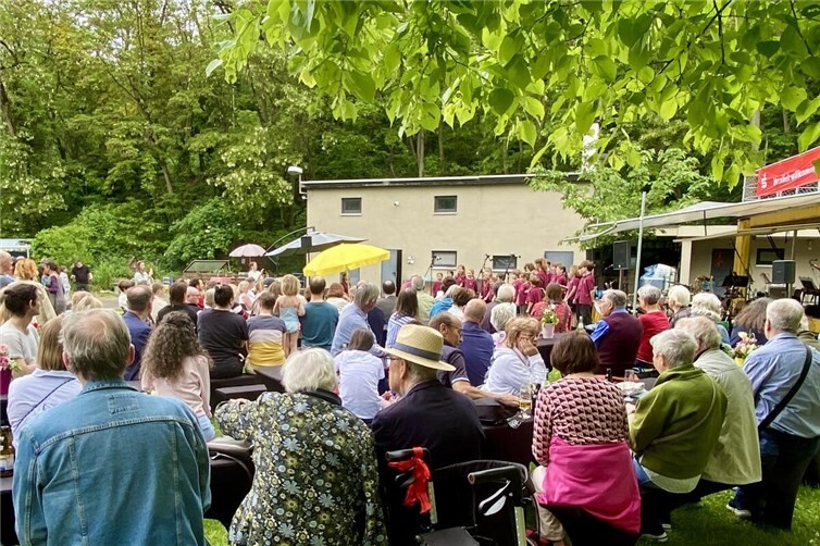 Tolle Stimmung dank großartiger Musik für Jung und Alt.