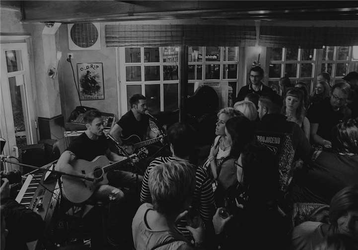 Tolle Stimmung gibt es bei den Acts an tollen Locations. Spack-Event