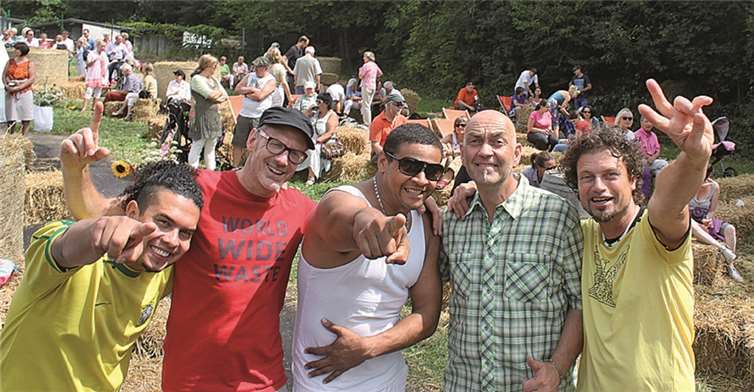 Tolle Stimmung herrschte auf dem Festgelände oberhalb der Klosterruine. RERE