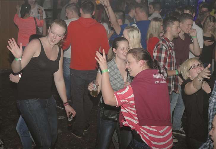 Tolle Stimmung und eine volle Tanzfläche, den zu dieser Musik musste man einfach tanzen.