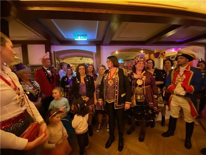 Tolle Tage liegen hinter dem Möhnenclub, es wurde gelacht, getanzt und ausgelassen mit Freude & Freunden zusammen gefeiert.