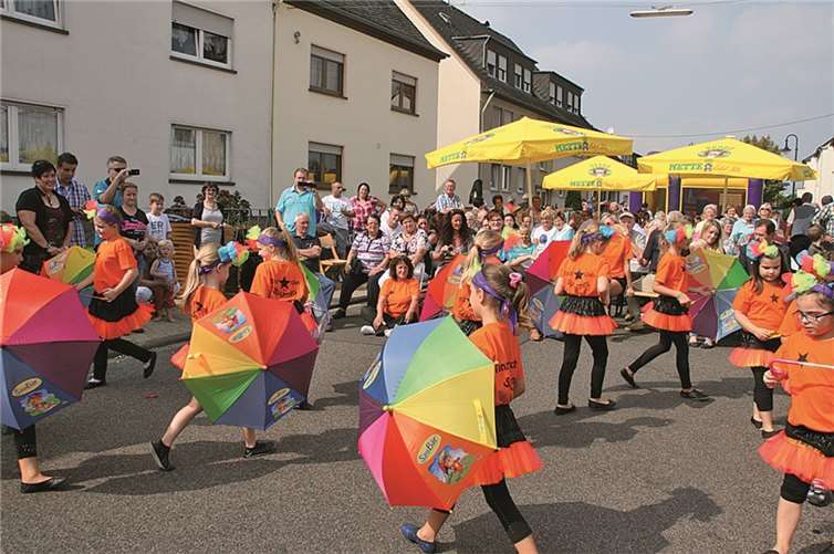 Tolle Tanzeinlagen begeisterten die Besucher des Jubiläumsfestes. privat