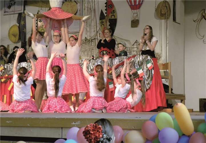 Tolle Tanzeinlagen rissen das Publikum von den Stühlen. privat