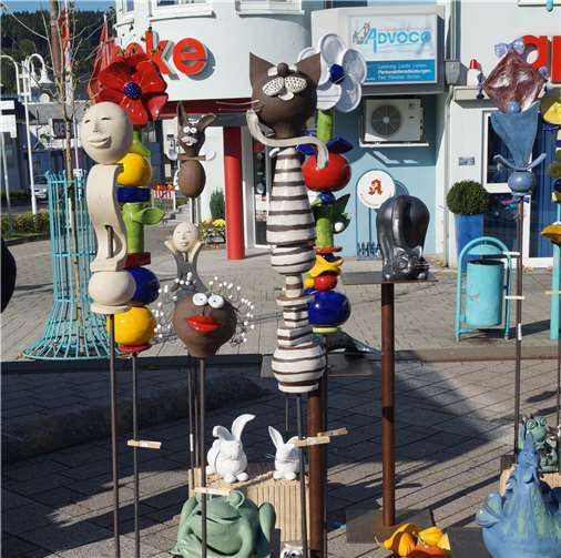Tolle handgearbeitete Keramik-Dekound mehr wird beim Töpfermarkt angeboten.Foto: Stadt Ransbach-Baumbach