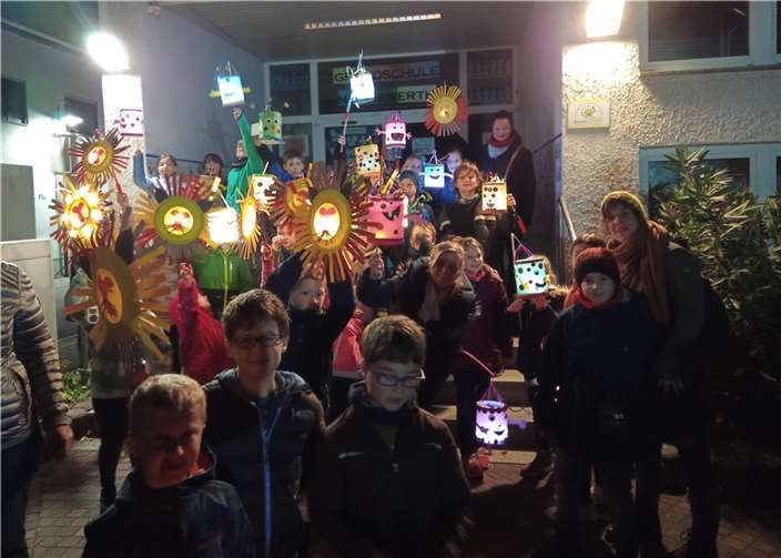 Tolle, selbst gebastelte Laternen waren zu sehen.  Fotos: Grundschule Niederwerth