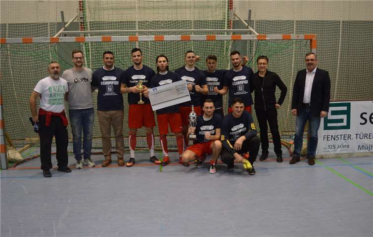 Toller Erfolg für ATA Urmitz. Ungeschlagen marschierte der Bezirksligist durch das Turnier und feierte den Pokalsieg 2018. TH