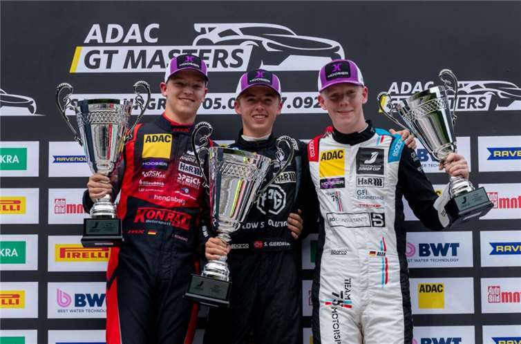 Toller Erfolg für Julian Konrad (l.).  Foto: Markus Toppmöller