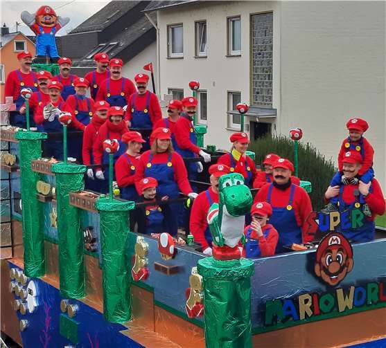 Toller Prunkwagen von der Feuerwehr „Mario World“.