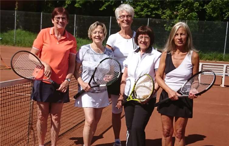Toller Saisonauftakt für Rita Haase, Dorothea Mathy, Kerstin Klier, Brunhilde Raabe und Anne Bibo v. l.Foto: privat