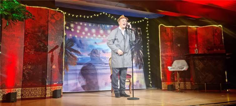 Tom Gerhardt in seiner Paraderolle als Hausmeister Krause.  Foto: POE