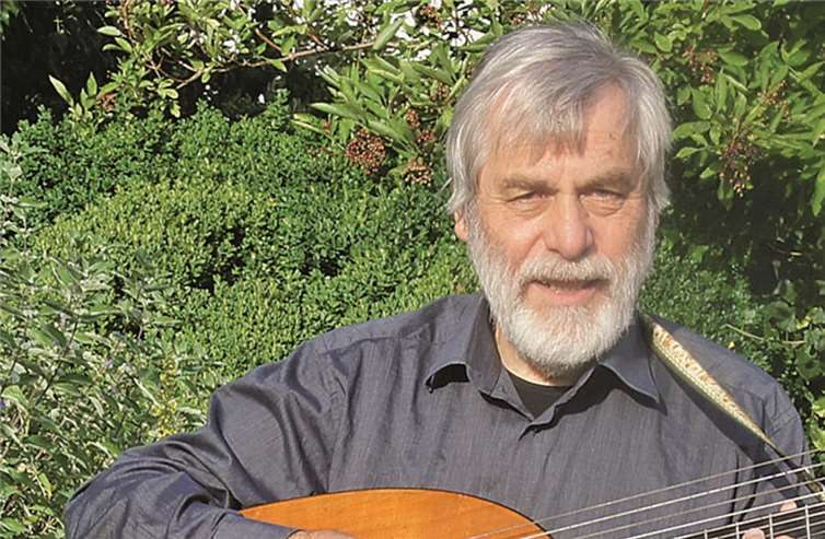 Tom Kannmacher ist ein Urgestein der deutschen Volkslieder-Szene. Privat