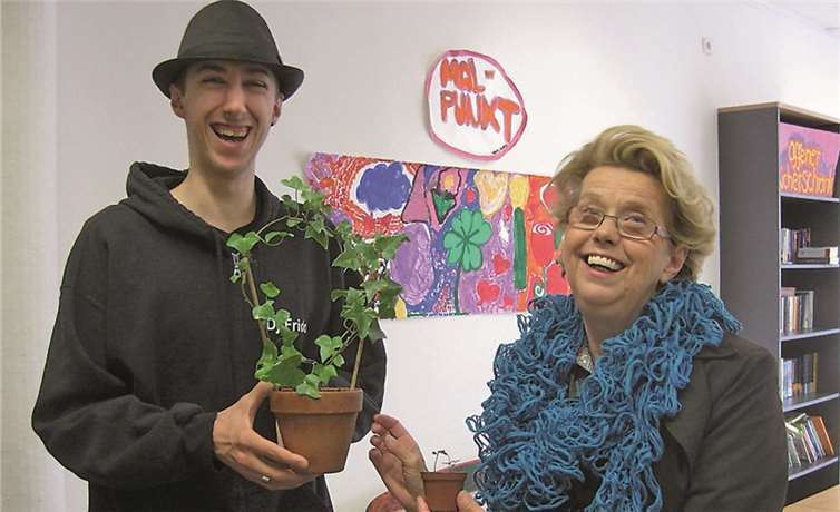 Tomatenfreunde gesucht und gefunden: Viele Lützeler Hobbygärtner fachsimpelten und tauschten im Stadtteiltreff der Caritas.