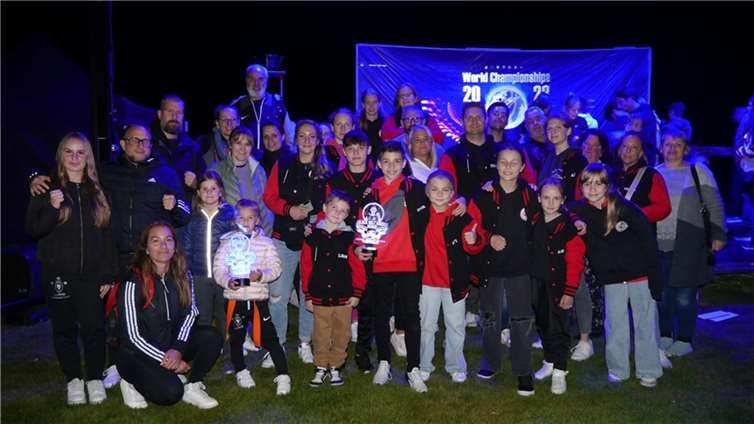 Rheinbacher Kickboxerinnen und Kickboxer räumen ab Tomburg Boxing mit“Team Corleoni“. Fotos: privat