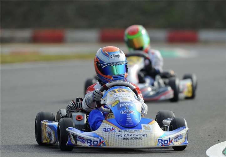 Tommie im Kart in der Startaufstellung.