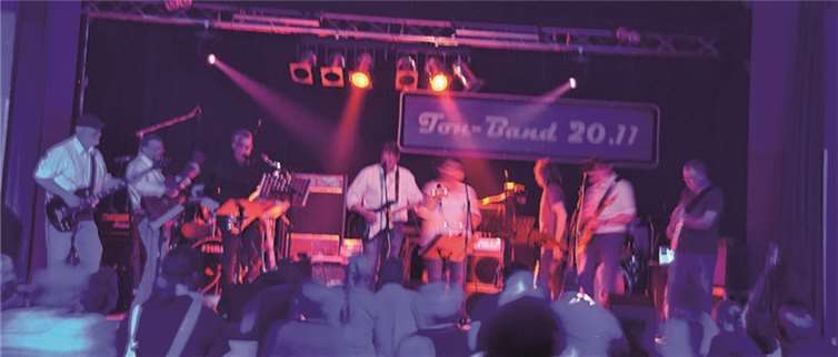 „2 Bands In Concert“ Ton-Band20.11 und blueshunter-Band unterstützen die Integrationsbemühungen im Reitverein Bruchhausen e.V. privat