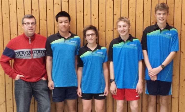 Toni Hanke (Betreuer), Zhi-Jiang Wong, Tim Hanke, Joscha Janßen und Jannik Booses fehlen: Maik Dortmann, Alexander Wichert und Fabian Schlachhoff (v. l.).