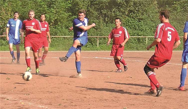 Toni Naroska mit vollem Einsatz zu seinem dritten Treffer“. privat