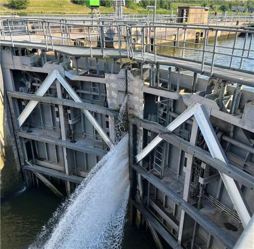 Tor der Schleuse St. Aldegund.Foto: Polizei