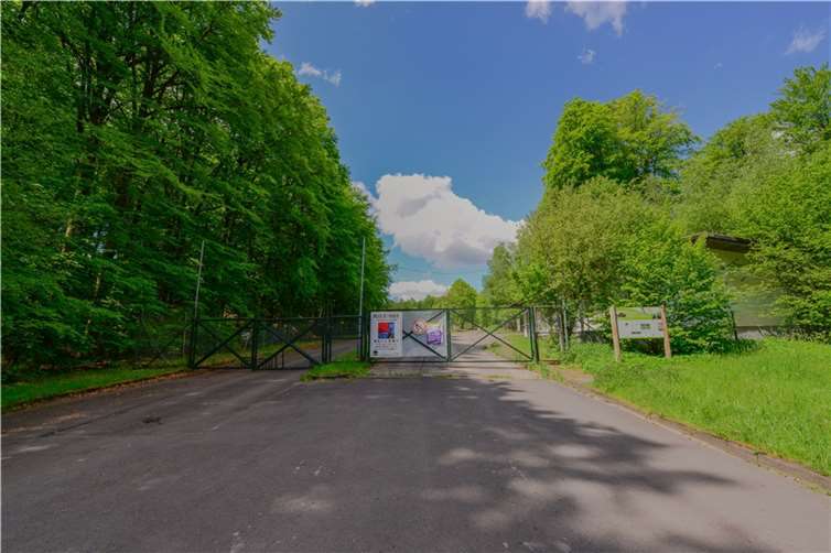 Tor zum ehemaligen Militärgelände im Stadtwald Montabaur. Foto: Harry Neumann, Naturschutzinitiative e.V. (NI)