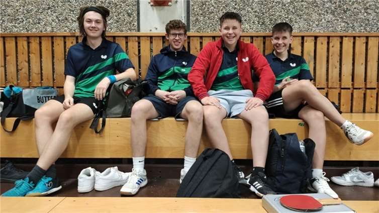 Torben Heinrich (links) mit seinen Teamkameraden vom TTC  Foto: TTC GW Fritzdorf