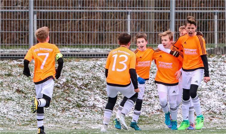 Torjubel JSG Remagen nach dem 3:1. SV Remagen/Tobias Jenatschek