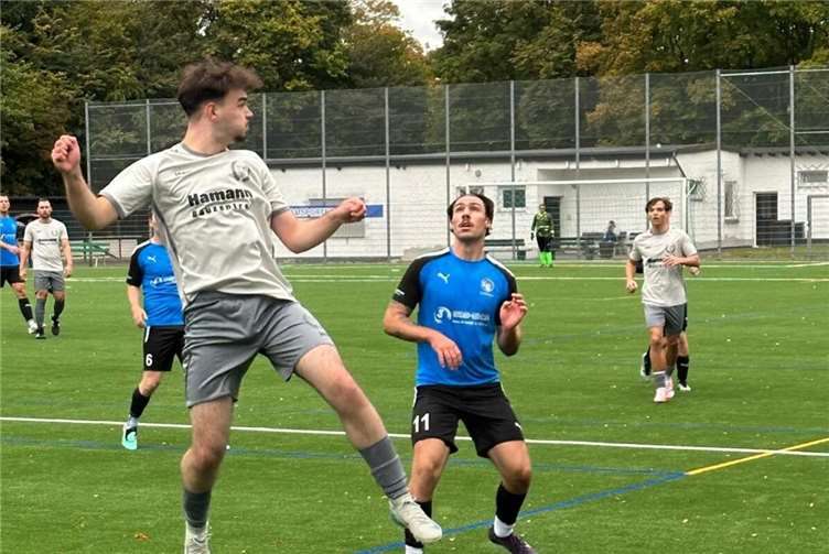 Torschütze Fabio Koch hat den Ball fest im Blick.  Foto: SG Bachem/Walporzheim