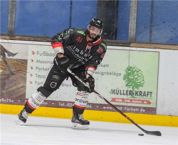 Torschütze Mark Corbett. EG Diez-Limburg