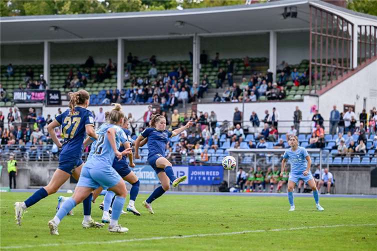 Torschützin zum 2:2 Leonie Krump hatte in dieser Szene der 2. Halbzeit sogar den Siegtreffer auf dem Fuß. Foto: SG 99 Andernach