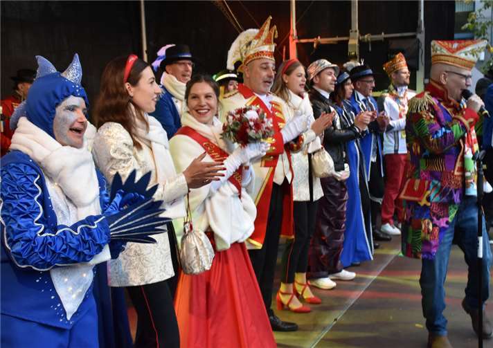 Torsten Schupp stimmte das Schängellied an.  Fotos: HEP