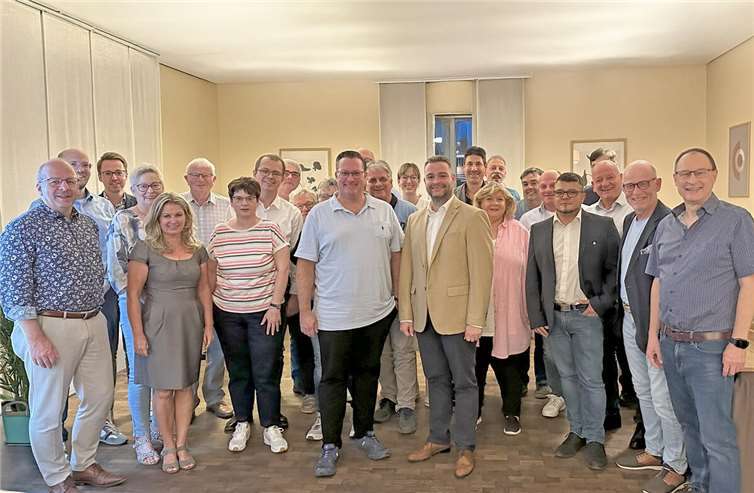 Torsten Welling MdL erneut als Landtagskandidat nominiert Torsten Welling (Mitte) kann sich der breiten Unterstützung seiner CDU Maifeld sicher sein. Foto: privat