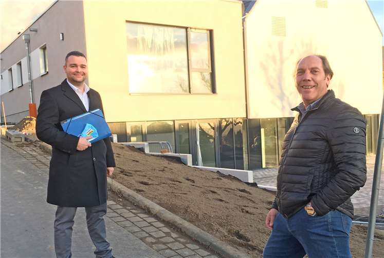 „Welling wills wissen“ in Nörtershausen und Pfaffenheck  Torsten Welling (l.) mit Bürgermeister Paul Kreber.Foto: privat