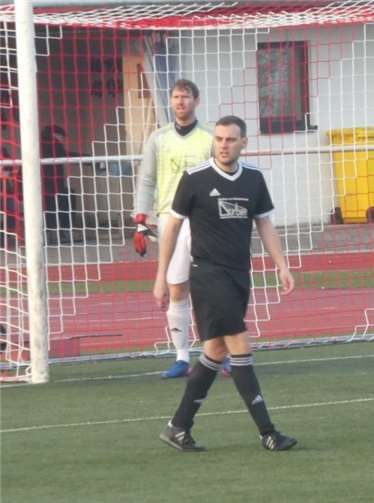 Torwart Max Loth und Abwehrchef Simon Leiß im Spiel gegen die SC Concordia Saffig. Foto: privat